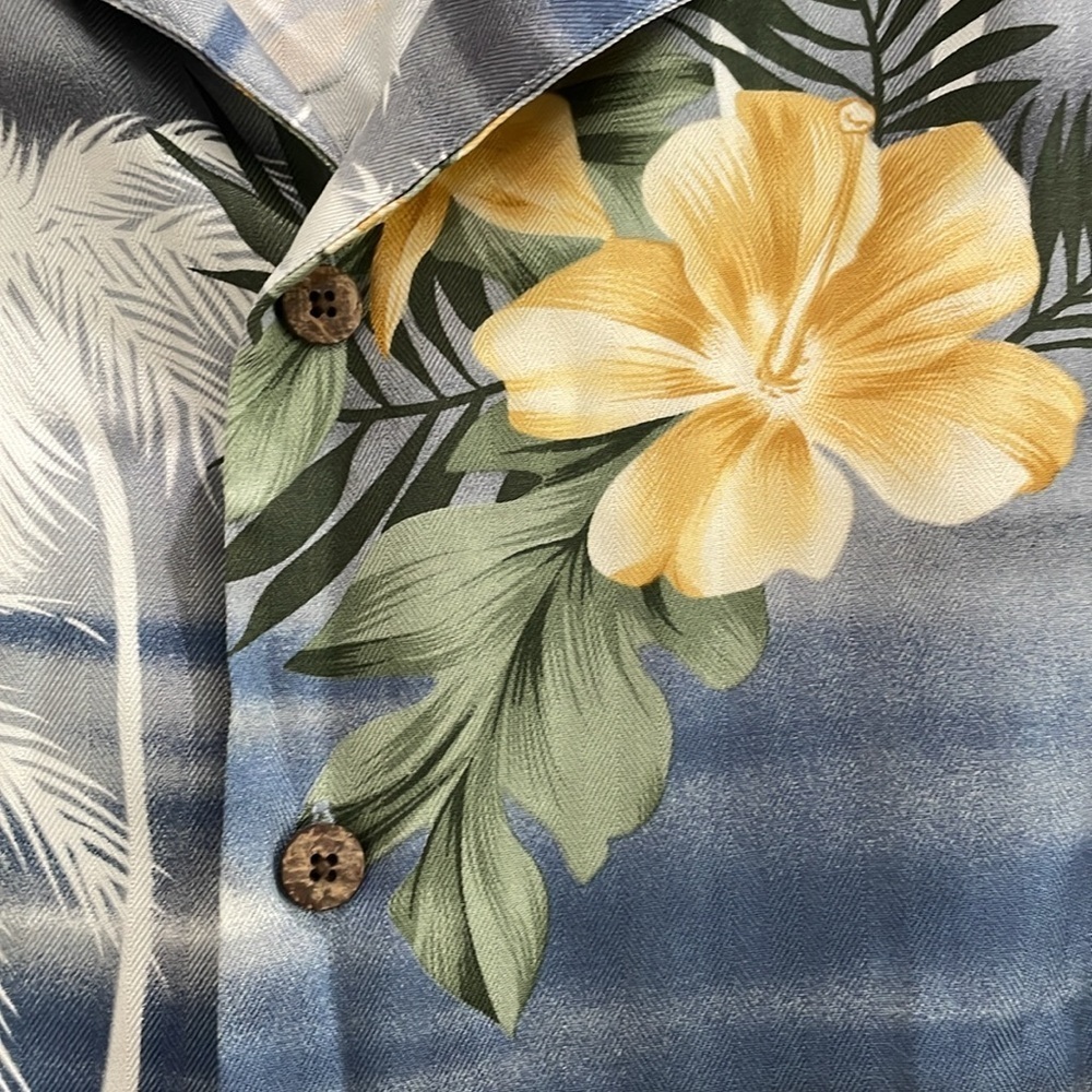 Tommy Bahama Men's Button Up Hawaiian Floral Shirt
100% Silk Size XL - Picture 9 of 13